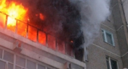Пожар в многоэтажке. Фото: http://www.diapazon.kz/kazakhstan/kaz-incidents/45981-v-astane-v-rezultate-pozhara-v-mnogoetazhke-evakuirovano-70-chelovek.html