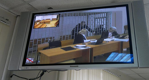 Экран трансляции заседания суда по делу над гражданами Украины. Фото Мурада Мурадова для "Кавказского узла"