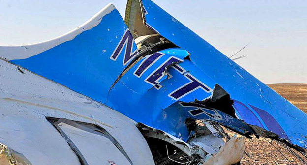 На месте крушения самолета Airbus А321. Египет, ноябрь 2015 г. Фото http://bloknot.ru/chp/samolet-a321-by-l-horoshem-sostoyanii-pered-vzletom-spetsialist-tehnicheskoj-gruppy-339186.html