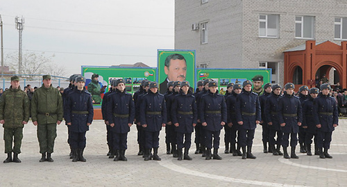 Церемония проводов чеченских новобранцев в ряды армии Российской Федерации. Фото: http://www.grozny-inform.ru/news/society/66236/