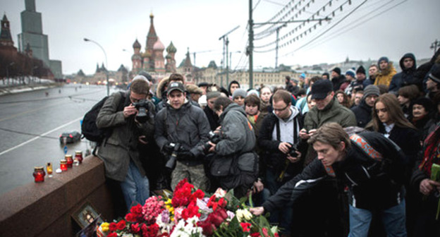 На месте убийства Бориса Немцова. Москва, март 2015 г. Фото: Сергей Карпов / Югополис