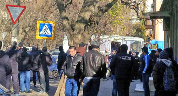 Территория прилегающая к мечети на улице Котрова в Махачкале. Фото: Умар Саид