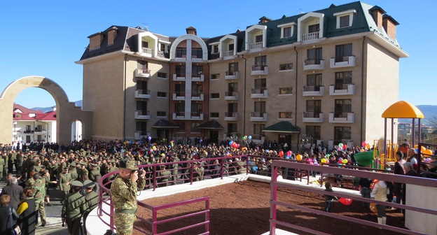 Все 176 квартир распределены между военнослужащими Армии обороны Нагорного Карабаха. Степанакерт, 21 ноября 2015 г. Фото Алвард Григорян для "Кавказского узла".