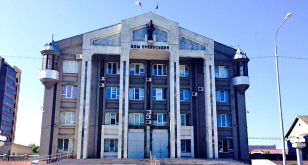 Верховный суд КЧР. Фото http://www.riakchr.ru/prezident-rossii-v-v-putin-svoim-ukazom-naznachil-predsedatelem-verkhovnogo-suda-karachaevo-cherkesii-ruslana-semenova/