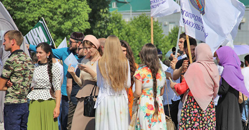 Студентки на массовом мероприятии в Грозном. Фото Магомеда Магомедова для "Кавказского узла"
