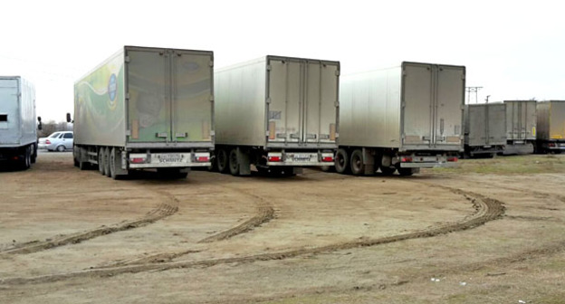 Забастовка дальнобойщиков в окрестностях Кизляра. Дагестан, 23 ноября 2015 г. Фото: Ахмед М.