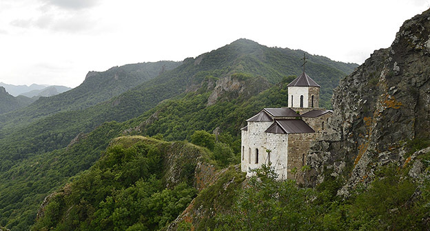 Шоанинский храм. Фото: Boris Besleneev, https://ru.wikipedia.org/wiki/Шоанинский_храм#/media/File:%D0%A5%D1%80%D0%B8%D1%81%D1%82%D0%B8%D0%B0%D0%BD%D1%81%D0%BA%D0%B8%D0%B9_%D1%85%D1%80%D0%B0%D0%BC_X_%D0%B2%D0%B5%D0%BA%D0%B0.jpg 