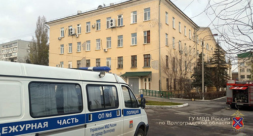Машина полиции возле больницы №7. Фото: https://34.mvd.ru/