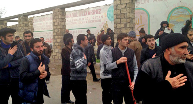 Жители поселка Нардаран вышли на стихийный митинг. 26 ноября 2015 г. Фото Парваны Байрамовой для "Кавказского узла"