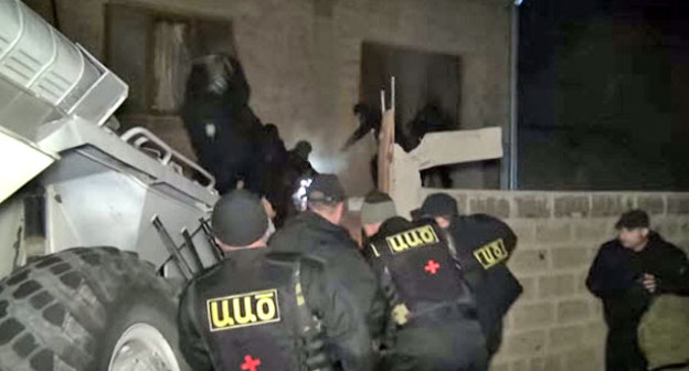 Задержание членов вооруженной группировки. Ереван, 25 ноября 2015 г. Кадр из видео пользователя Tert.am News from all over the world https://www.youtube.com/watch?v=H0lcbmZ6WsM