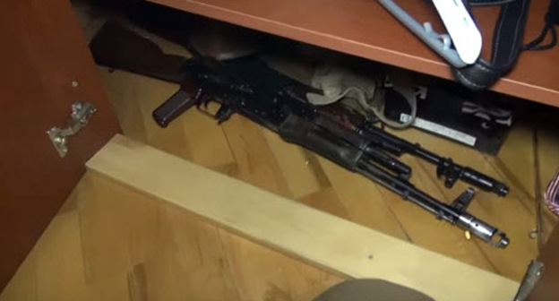 Оружие, найденное на месте задержания членов вооруженной группировки. Ереван, 25 ноября 2015 г. Кадр из видео пользователя Tert.am News from all over the world https://www.youtube.com/watch?v=H0lcbmZ6WsM