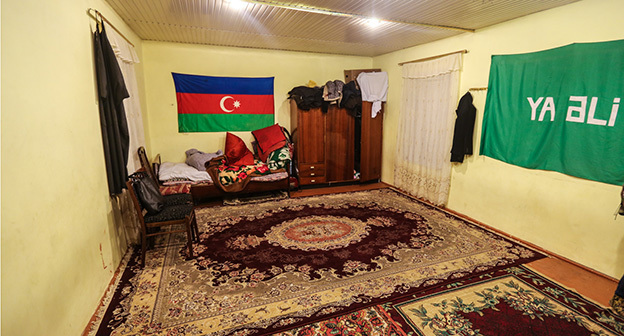 Помещение в мечети «Хусейния», где проходит собрание старейшин. Нардаран, Азербайджан. Фото Азиза Каримова для "Кавказского узла". 