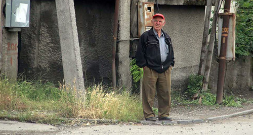 Пожилой человек на улице Телави. Фото Магомеда Магомедова для "Кавказского узла"