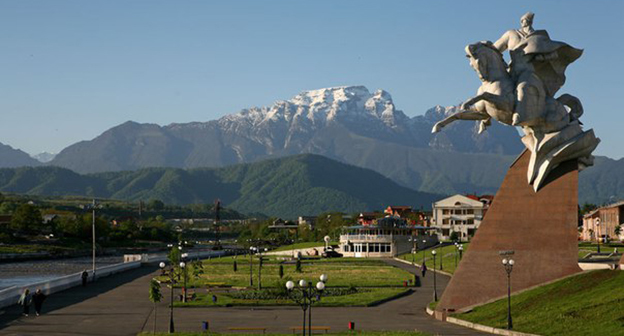 Вид на гору Столовая, Владикавказ. Фото: Menders, https://ru.wikipedia.org/wiki/Владикавказ
