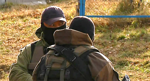 Представитель силовых структур во время КТО. Фото: http://nac.gov.ru/nakmessage/2015/11/25/v-nalchike-neitralizovany-14-boevikov-polnostyu-unichtozhena-krupnaya-banda-i-.html