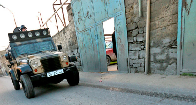 В Нардаране  сосредоточены  крупные силы сотрудников правоохранительных органов. 1 декабря 2015 г. Фото Азиза Каримова для "Кавказского узла"