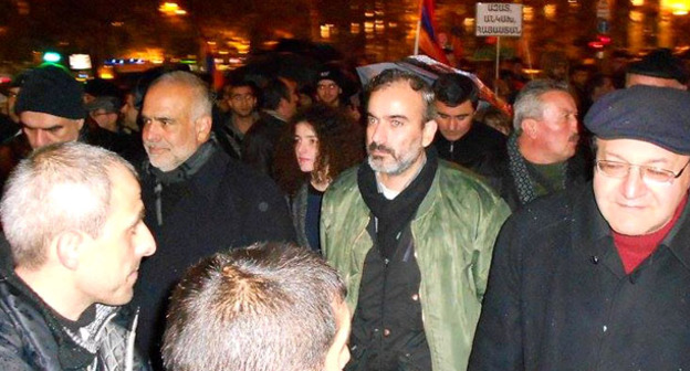 Участники шествия против конституционных реформ. Ереван, 1 декабря 2015 г. Фото Армине Мартиросян для "Кавказского узла"