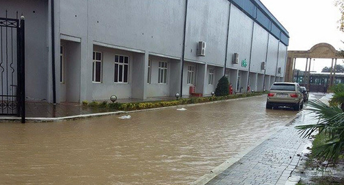 Затопленая улица в Ленкорани. Фото: http://www.azerifootball.com/ru/13/news-all/29608.html