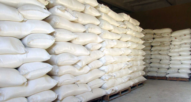 Мешки с сахаром. Фото http://vestinn.ru/news/society/38358/