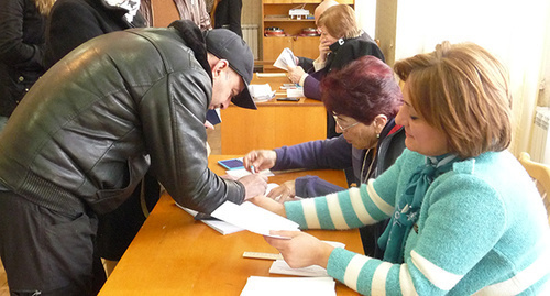 На избирательном участке Еревана во время проведения референдума. Фото Тиграна Петросяна для "Кавказского узла"