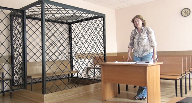 Адвокат Виктория Лесная
Источник: http://fedpress.ru/news/society/news_crime/1449566302-kushchevskii-advokat-viktoriya-lesnaya-syadet-na-vosem-let-za-moshennichestvo