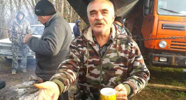 Дальнобойщики кубани во время акции протеста против системы "Платон". Краснодарский край, 29 ноября 2015 г. Фото http://golos-kubani.ru/krasnodarskie-dalnobojshhiki-nam-nechem-kormit-semi-vydvigaemsya-na-moskvu/