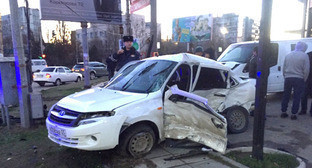 На месте ДТП в Махачкале. 6 декабря 2015 г. http://www.onkavkaz.com/news/532-glava-gudermesskogo-raiona-i-smert-dvuh-dagestancev.html