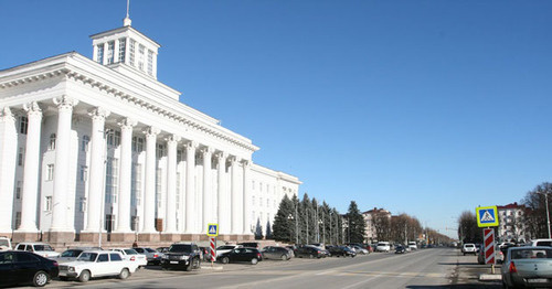 Парламент КБР. Фото http://kbrria.ru/obshchestvo/yuriy-kokov-pozdravil-musulman-s-prazdnikom-uraza-bayram-3867
