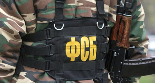 Надпись ФСБ на комуфляже. Фото: http://kbrinfo.ru/sites/default/files/field/image/image_44.jpg