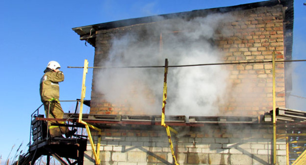 На расположенной в Городищенском районе ферме члена общественной организации "Волгоградский антикоррупционный комитет" Ивана Першина произошёл пожар. Волгоград, 11 декабря 2015 г. Фото Вячеслава Ященко для "Кавказского узла"