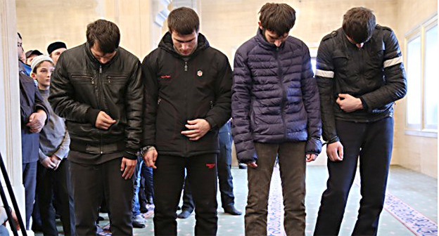 Поджигатели Зиярата Шейха Янгульби-Хаджи Дохтукаева. Фото: http://grozny-inform.ru/news/society/66542/