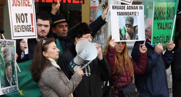 Пикет у генконсульства РФ в Турции. Стамбул, 19 декабря 2015 года. Фото Магомеда Туаева для "Кавказского узла"