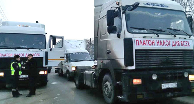 Акция протеста дальнобойщиков. Декабрь, 2015 г. Фото: Mariay Kostayeva (RFE/RL)