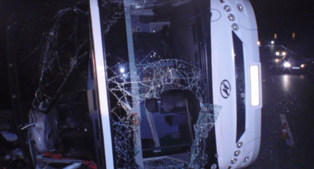 Автобус Москва - Ереван после аварии. 3 ноября 2015 года. Фото: 71.mchs.gov.ru