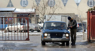 Въезд на рынок в Хасавюрте. Фото: Камиль Хункеров, http://www.odnoselchane.ru/?page=photos_of_category§=66&pg=1&com=photogallery Въезд на рынок в Хасавюрте. Фото: Камиль Хункеров, http://www.odnoselchane.ru/?page=photos_of_category§=66&pg=1&com=photogallery