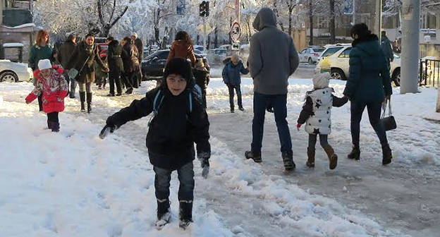 Дети на улице Степанакерта. Нагорный Карабаха. 4 декабря 2015 год. Фото Алвард Григорян для "Кавказского узла"