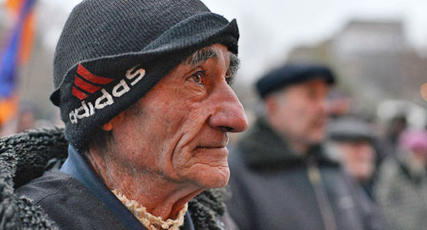 Пожилой мужчина. Ереван. Фото: © PAN Photo / Karo Sahakyan