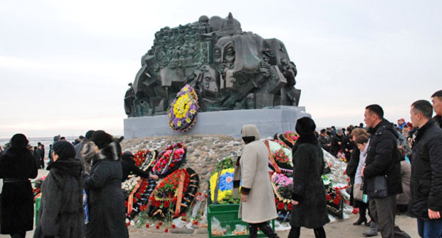 Митинг памяти жертв депортации. Элиста, 28 декабря 2015 г. Фото http://gorod-elista.ru/