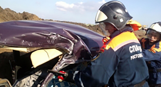 Ликвидация последствий ДТП. Фото: http://08.mchs.gov.ru/operationalpage/operational/item/3342011/