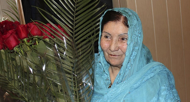 Фазу Алиева. Фото: http://www.чнш.riadagestan.ru/news/khunzakhskiy_rayon/poetessu_fazu_alievu_pozdravili_s_mezhdunarodnym_zhenskim_dnem/