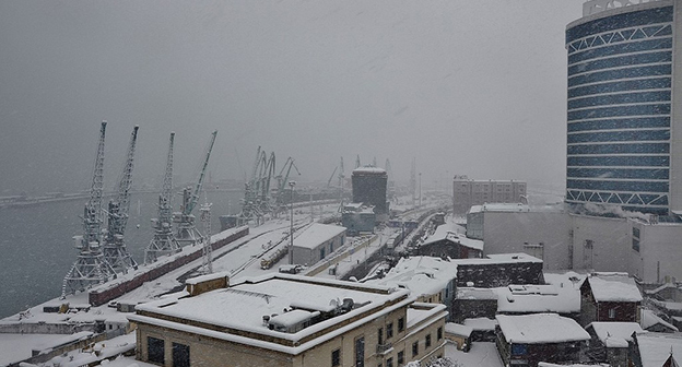 Порт Батуми в снегопад 3 января 2016 года. Фото puerrtto.livejournal.com