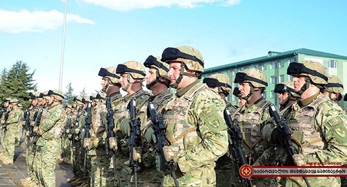 Грузинские военнослужащие на построении. Фото: © facebook.com/mod.gov.ge, http://sputnik-georgia.ru/politics/20160106/229702530.html