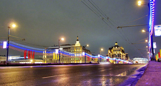 Большой Москворецкий мост, вид в сторону улицы Малой Ордынки, где жил Немцов. Москва. Фото: Alessio Damato https://ru.wikipedia.org/