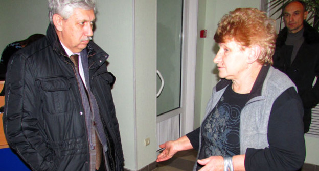 Встреча Галины Акельевой с депутатом Волгоградской областной думы Михаилом Таранцовым. Волгоград, 15 января 2016 г. Фото Вячеслава Ященко для "Кавказского узла"