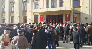 Участники акции пенсионеров у здания администрации Краснодарского края. 16 января 2016 года. Фото Алексея Мандригели для "Кавказского узла" Участники акции пенсионеров у здания администрации Краснодарского края. 16 января 2016 года. Фото Алексея Мандригели для "Кавказского узла"