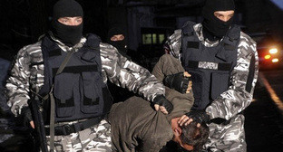 Задержание. Фото: http://bloknot-rostov.ru/news/gruppu-terroristov-gotovivshikh-moshchnyy-vzryv-za-691292 Задержание. Фото: http://bloknot-rostov.ru/news/gruppu-terroristov-gotovivshikh-moshchnyy-vzryv-za-691292