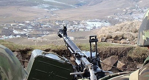 Передовая позиция. Фото: http://ru.sputnik.az/karabakh/20151229/403200774.html