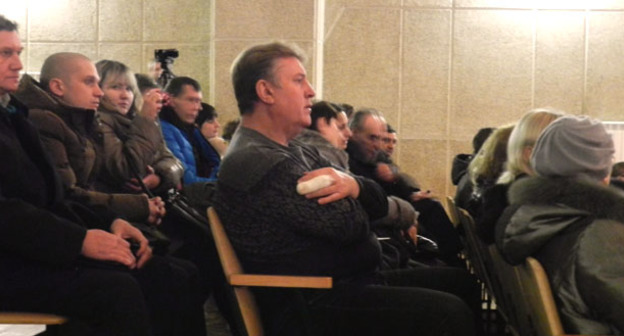 Встреча жильцов разрушенного в Волгограде дома с властями в молодежном центре «21 век» в Дзержинском районе. Волгоград, 20 января 2016 г. Фото Татьяны Филимоновой для "Кавказского узла"