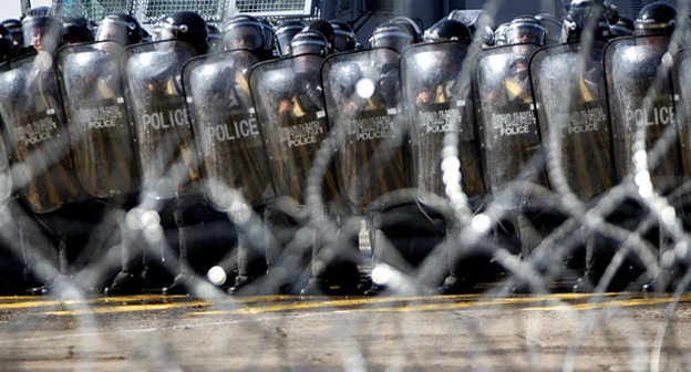 Сотрудники полиции Армении. Фото: / © PAN Photo / Varo Rafayelyan