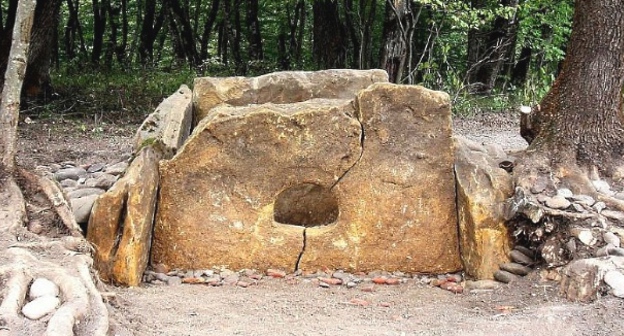 Дольмен "Хаджох 4" в Адыгее. Фото: Yuga.ru